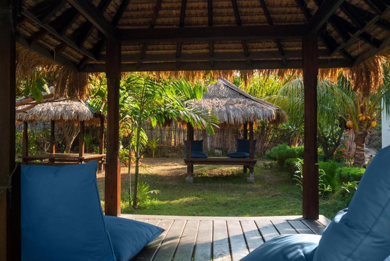 Blue Marine Resort Gili Air Esterno foto